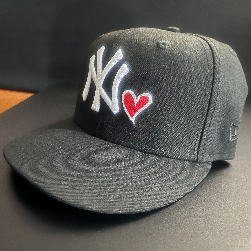 New York Yankees 59FIFTY New Era Fitted Hat with Heart Patch 7 3/8